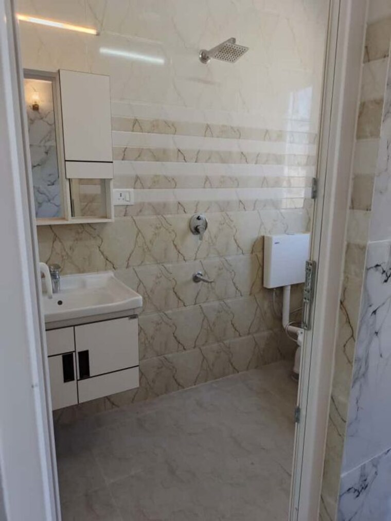 Bathroom, kalkaji 1 Bedroom 650 Sq.Ft. Builder Floor In Kalkaji Delhi 10565390
