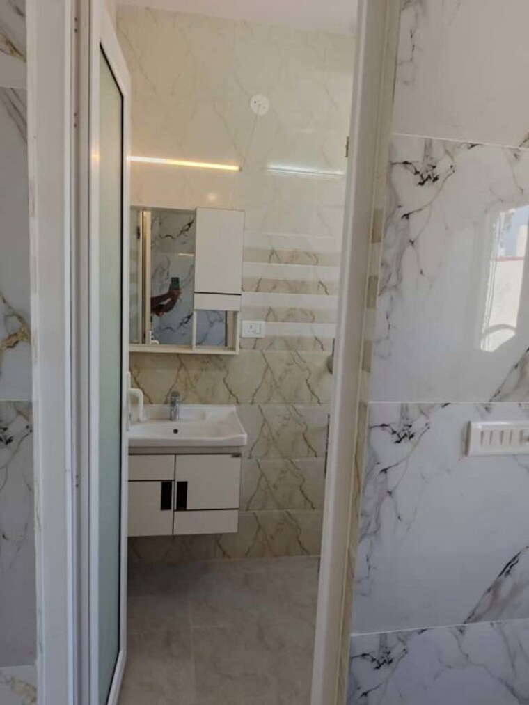 Bathroom, kalkaji 1 Bedroom 650 Sq.Ft. Builder Floor In Kalkaji Delhi 10565390
