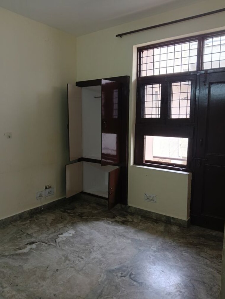 Room, sector 23 1 RK 920 Sq.Ft. Independent House In Sector 23 Gurgaon 10565396