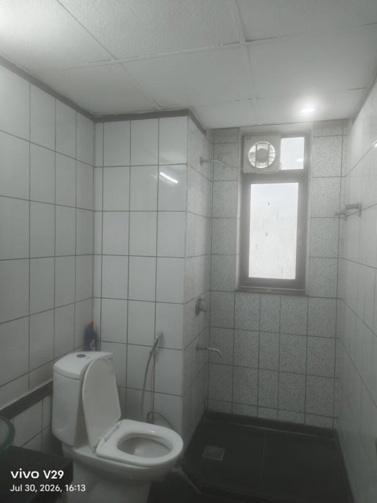 Bathroom, unitech-uniworld-gardens 3 Bedroom 2085 Sq.Ft. Apartment In Sector 47 Gurgaon 10565391