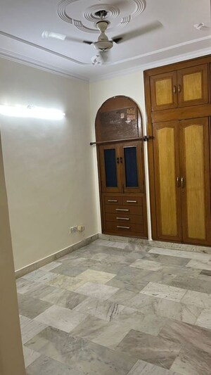 Room in 3 BHK Apartment at Sector 9 Dwarka – for Rent