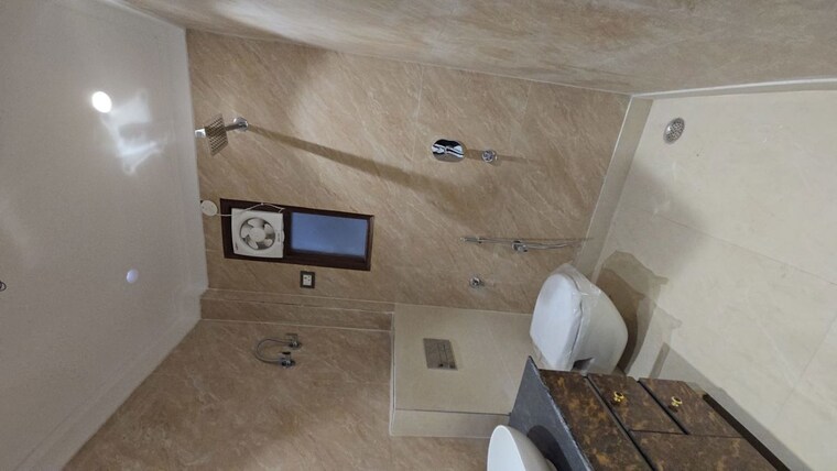 Bathroom, green fields colony 4 Bedroom 2350 Sq.Ft. Builder Floor In Green Fields Colony Faridabad 10565356