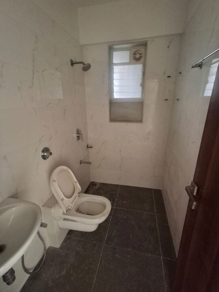 Bathroom, bdl-aura-apartments 2 Bedroom 750 Sq.Ft. Apartment In Chembur Mumbai 10565457