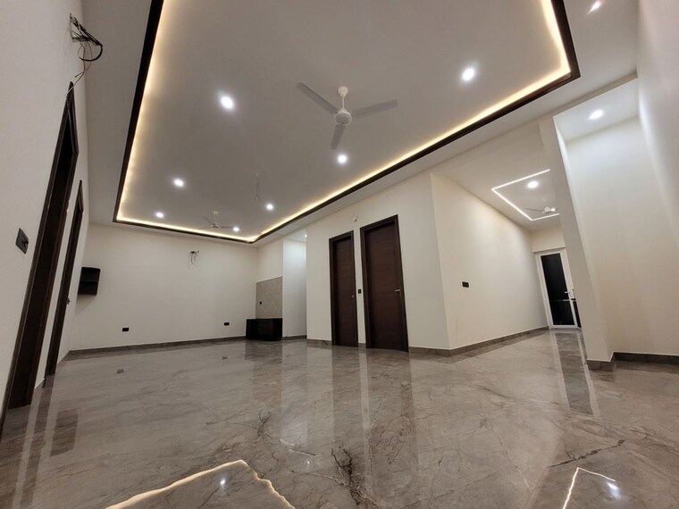 Room, sector 21 3 Bedroom 250 Sq.Yd. Builder Floor In Sector 21 Chandigarh 10565449