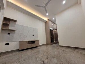 Room in 3 BHK Builder Floor at Sector 21 – for Rent