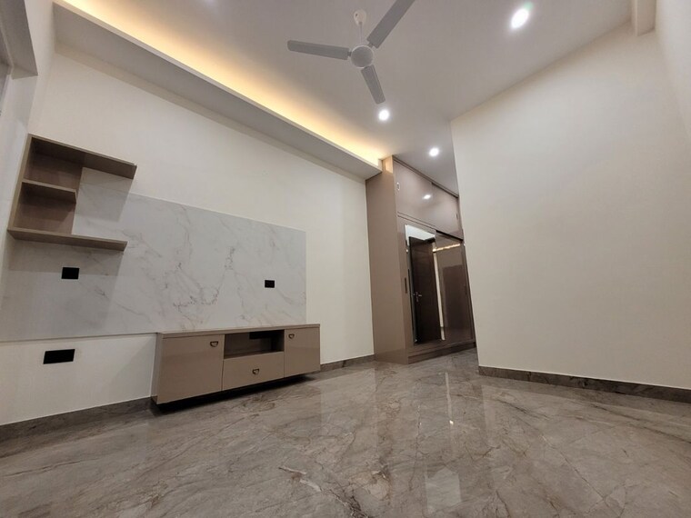 Room, sector 21 3 Bedroom 250 Sq.Yd. Builder Floor In Sector 21 Chandigarh 10565449