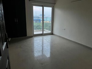 Room in 3.5 BHK Apartment at Paramount Floraville, Sector 137 – for Rent