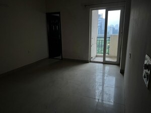Room in 3.5 BHK Apartment at Paramount Floraville, Sector 137 – for Rent