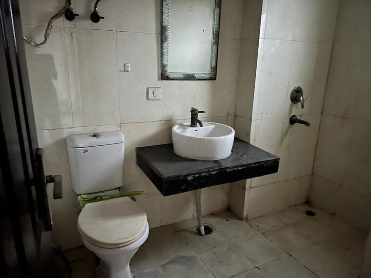 Bathroom, paramount-floraville 3.5 Bedroom 1685 Sq.Ft. Apartment In Sector 137 Noida 10565465
