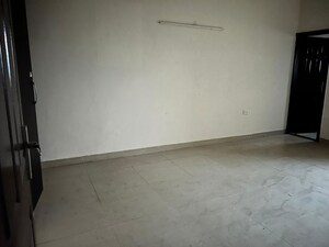 Room in 3.5 BHK Apartment at Paramount Floraville, Sector 137 – for Rent