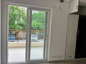Room in 3 BHK Apartment at Gulshan Vivante, Sector 137 – for Rent