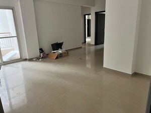 Room in 3 BHK Apartment at Gulshan Vivante, Sector 137 – for Rent