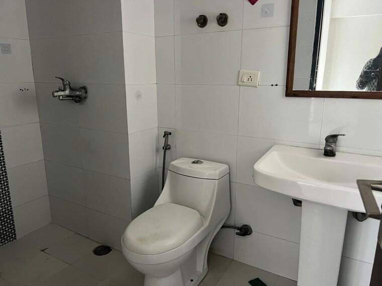 Bathroom, gulshan-vivante 3 Bedroom 1436 Sq.Ft. Apartment In Sector 137 Noida 10565480