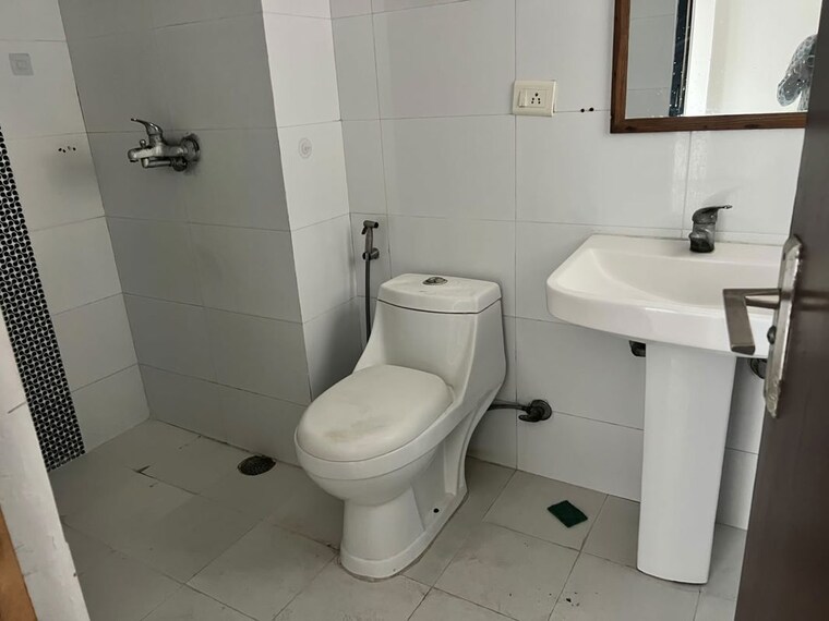 Bathroom, gulshan-vivante 3 Bedroom 1436 Sq.Ft. Apartment In Sector 137 Noida 10565480