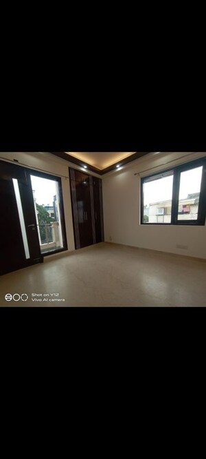 Room in 3 BHK Builder Floor at Greater Kailash I – for Rent