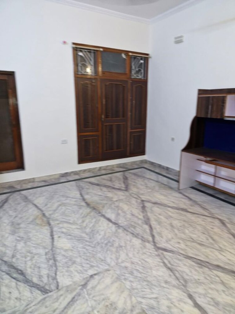 Room, greater kailash i 3 Bedroom 300 Sq.Yd. Builder Floor In Greater Kailash I Delhi 10565505