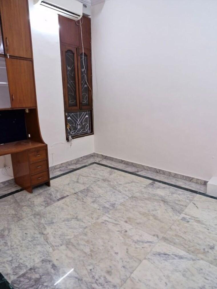 Room, greater kailash i 3 Bedroom 300 Sq.Yd. Builder Floor In Greater Kailash I Delhi 10565505