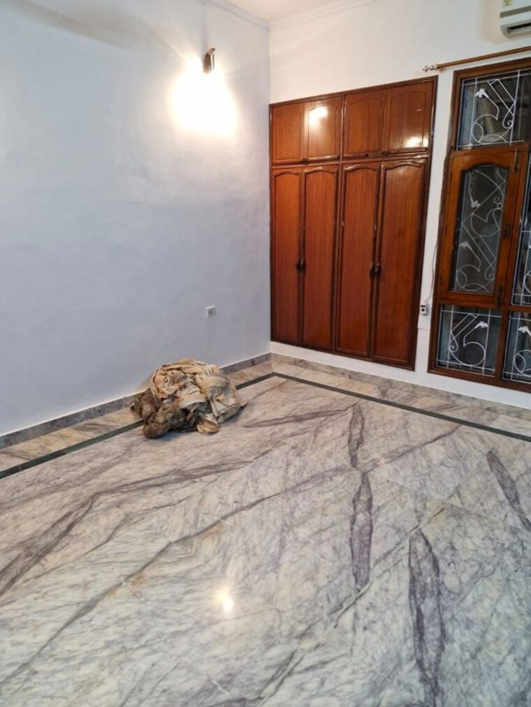 Room, greater kailash i 3 Bedroom 300 Sq.Yd. Builder Floor In Greater Kailash I Delhi 10565505