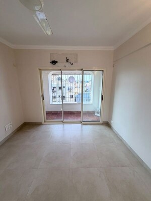 Room in 2 BHK Apartment at Level The Residences, Andheri West – for Rent
