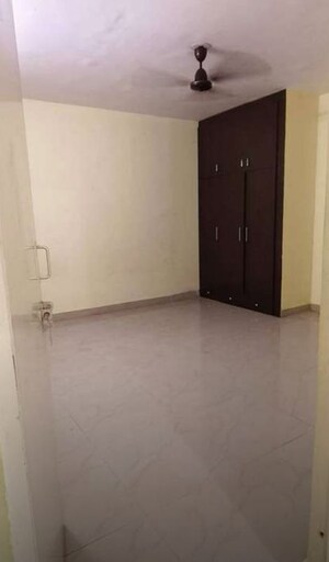Room in 2 BHK Apartment at Alaknanda Apartment Gomti Nagar, Gomti Nagar – for Rent