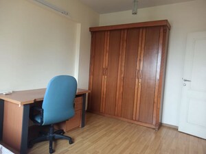 Room in 3 BHK Apartment at Hiranandani Heritage Tower, Powai – for Rent