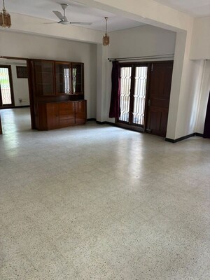 Room in 3 BHK Apartment at Cooke Town – for Rent