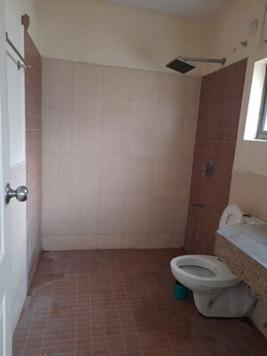 Bathroom in 2 BHK Apartment at Umang Summer Palms, Sector 86 – for Sale