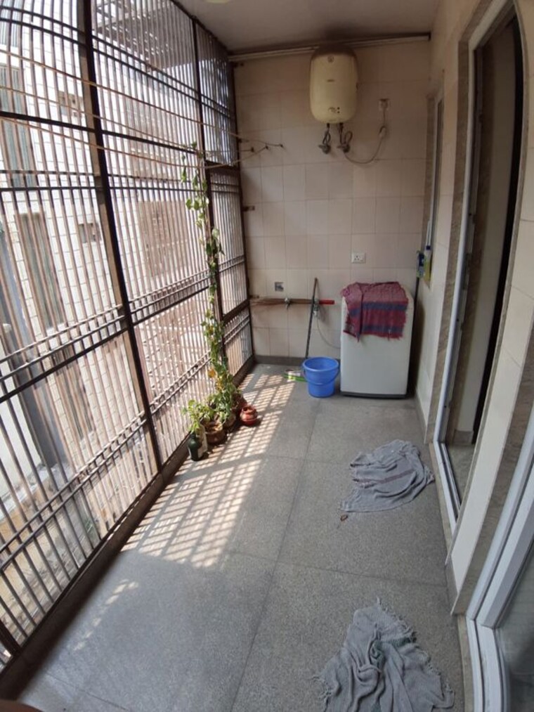 Balcony, kalkaji 3 Bedroom 900 Sq.Ft. Builder Floor In Kalkaji Delhi 10565585