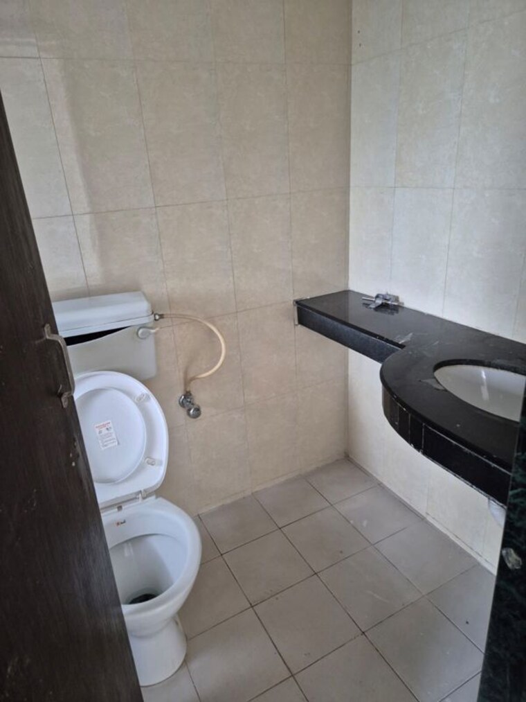 Bathroom, shriram-chandrama 3 Bedroom 1500 Sq.Ft. Apartment In Baner Pune 10565606