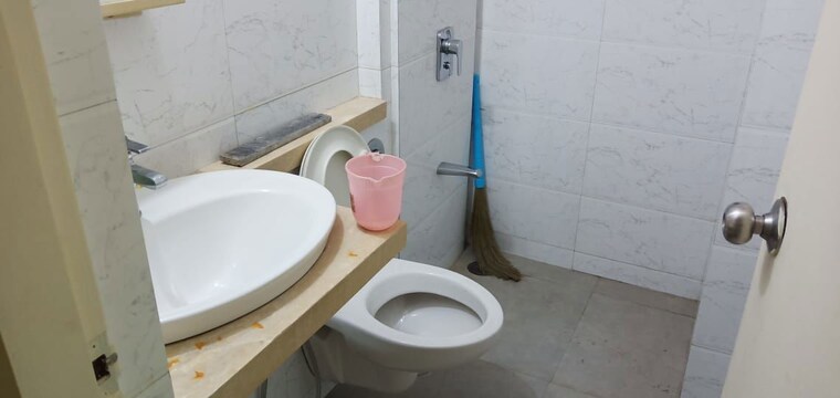 Bathroom, fine-aura 1 Bedroom 500 Sq.Ft. Apartment In Andheri East Mumbai 10565602