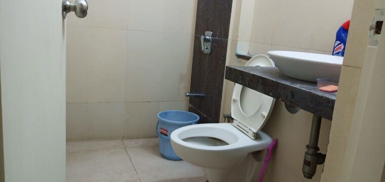 Bathroom, fine-aura 1 Bedroom 500 Sq.Ft. Apartment In Andheri East Mumbai 10565602