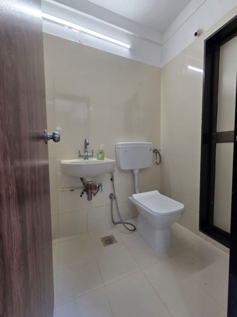 Bathroom, chembur 3 Bedroom 1560 Sq.Ft. Apartment In Chembur Mumbai 10565603