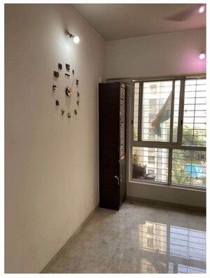 Room in 1 BHK Apartment at Lodha Amara, Kolshet Road – for Rent