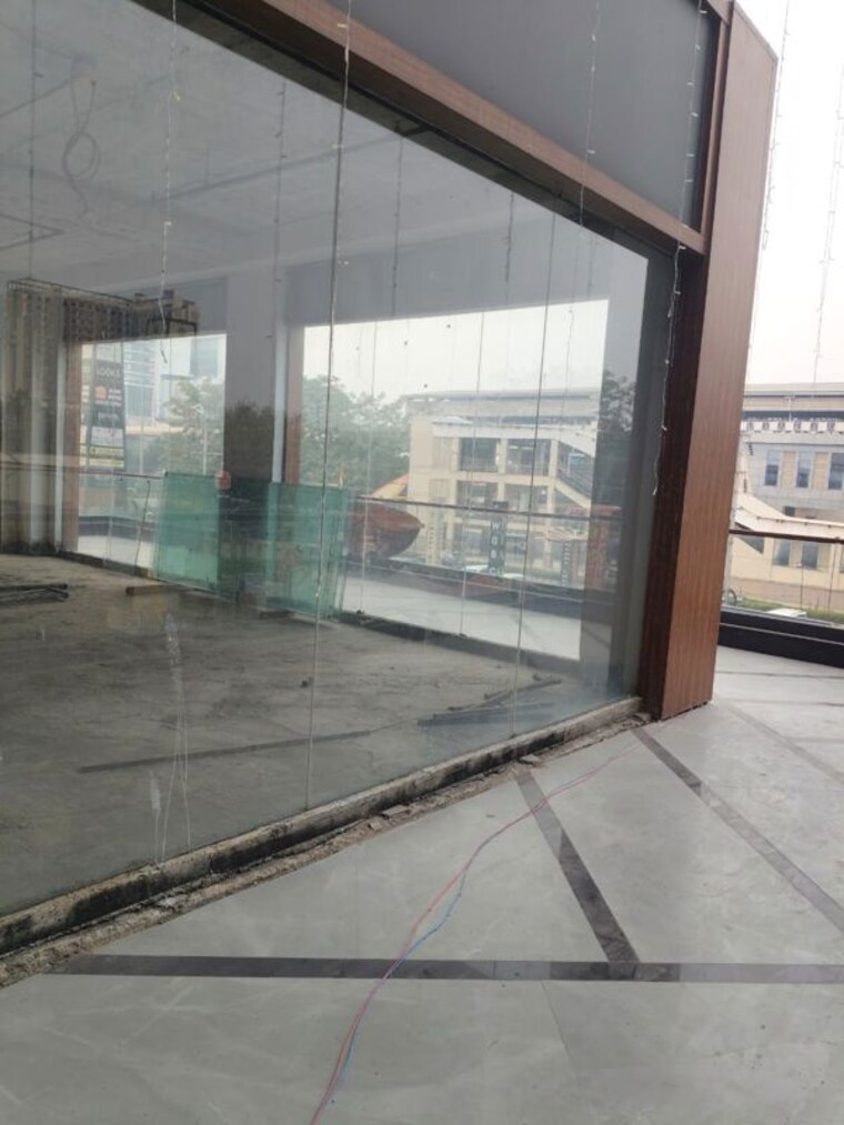 Room, sunrise-sun-twilight-metro-street Commercial Shop 485 Sq.Ft. In Sector 27 Yamuna Expressway Greater Noida 10559447