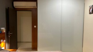 Room in 3 BHK Apartment at Oberoi Exquisite Goregaon, Goregaon East – for Rent