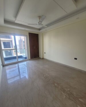 Room in 3 BHK Apartment at DLF Alameda Independent Floors, Sector 73 – for Rent