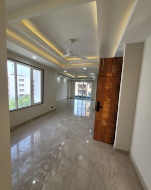 Room in 3 BHK Apartment at DLF Alameda Independent Floors, Sector 73 – for Rent
