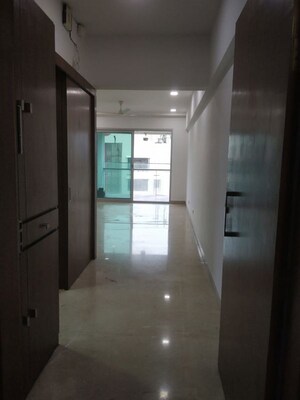 Room in 3 BHK Apartment at DB Woods, Goregaon East – for Rent