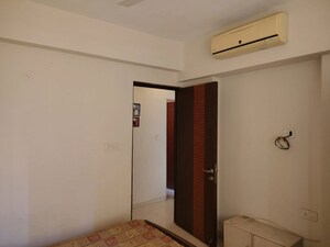 Room in 5 BHK Apartment at Vijay Vilas Taurus Building 11 To 15, Ghodbunder Road – for Rent
