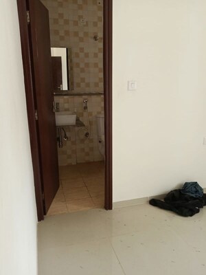 Room in 3 BHK Apartment at Alpine Pyramid, Sahakara Nagar – for Rent
