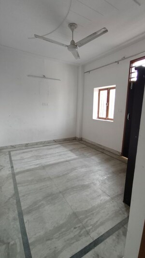 Room in 2 BHK Villa at Sector 23 – for Rent