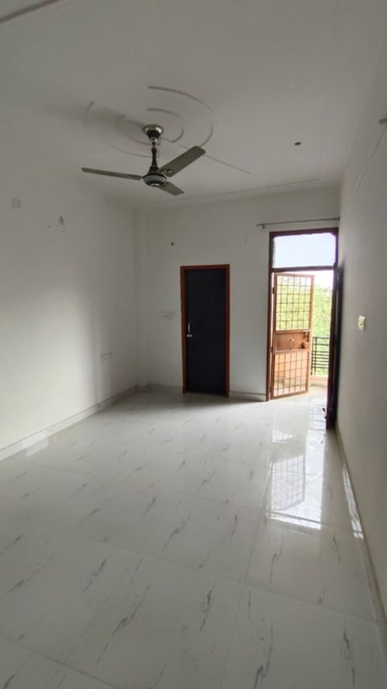 Room, sector 23 2 Bedroom 1200 Sq.Ft. Villa In Sector 23 Gurgaon 10565697