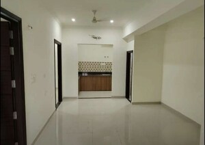 Room in 4 BHK Apartment at Gomti Nagar – for Rent