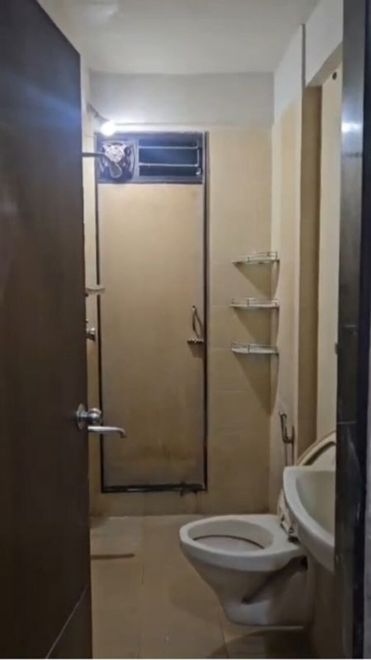 Bathroom, chembur 2 Bedroom 910 Sq.Ft. Apartment In Chembur Mumbai 10565724