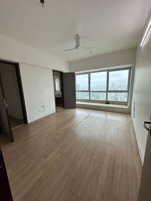 Room in 4 BHK Apartment at DB Woods, Goregaon East – for Rent
