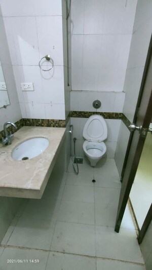 Bathroom in 2.5 BHK Apartment at Oberoi Realty Splendor, Andheri East – for Rent