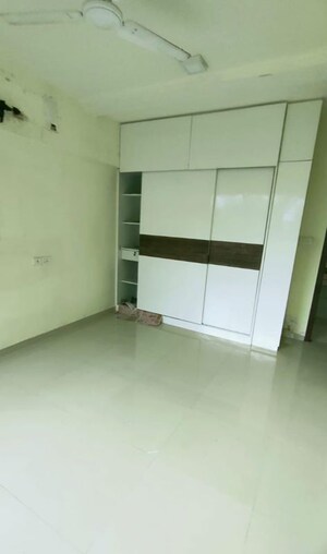 Room in 2.5 BHK Apartment at Oberoi Realty Splendor, Andheri East – for Rent