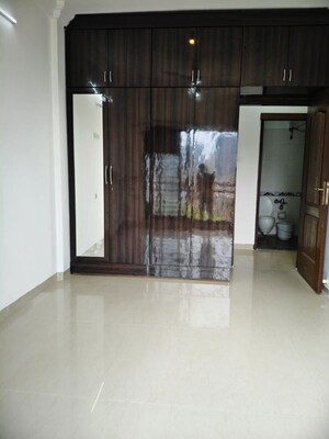 Room in 2 BHK Apartment at K Raheja Heights, Malad East – for Rent