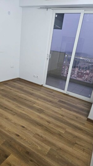 Room in 3.5 BHK Apartment at Emaar Palm Gardens, Sector 83 – for Sale