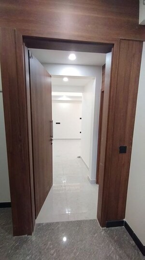 Building Lobby in 3 BHK Apartment at Benson Town – for Rent
